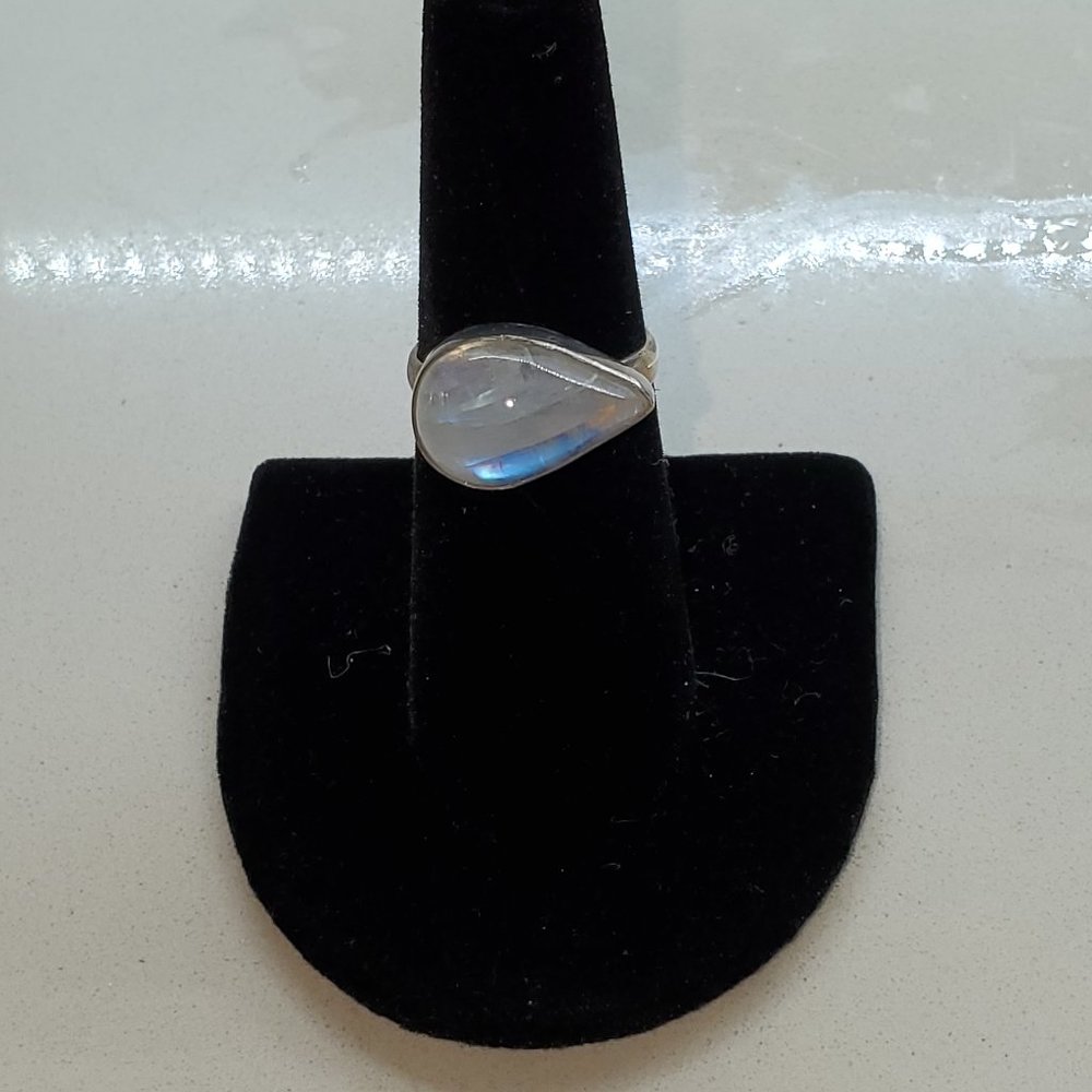 STERLING SILVER MOONSTONE RING